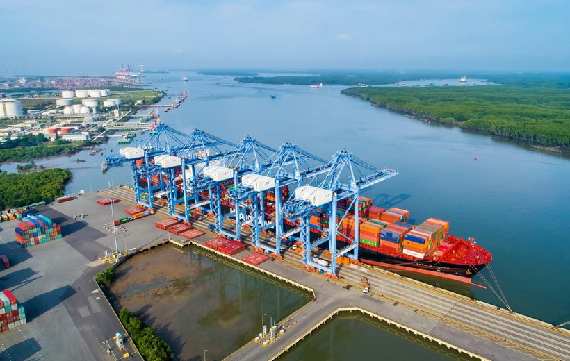 Cảng nước sâu Cái Mép-Thị Vải ở thị xã Phú Mỹ, tỉnh Bà Rịa-Vũng Tàu góp phần thu hút FDI vào khu vực Đông Nam Bộ. (Ảnh: Hồng Đạt/ TTXVN)