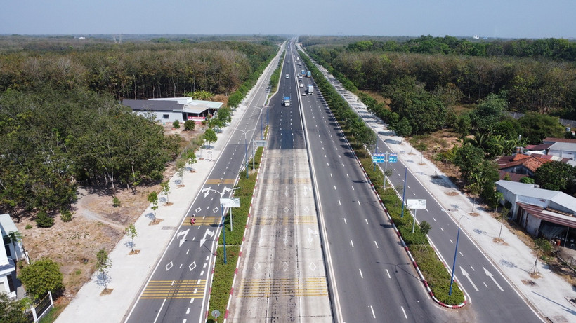 Đường Mỹ Phước-Tân Vạn dài 62km với 10 làn xe kết nối các khu công nghiệp tại Bình Dương. (Ảnh: TTXVN phát)