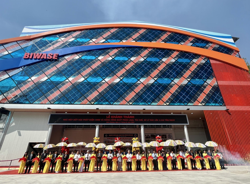 Khánh thành nhà máy đốt rác thành điện 5MW đầu tiên tại Bình Dương. (Ảnh: Dương Chí Tưởng/TTXVN)