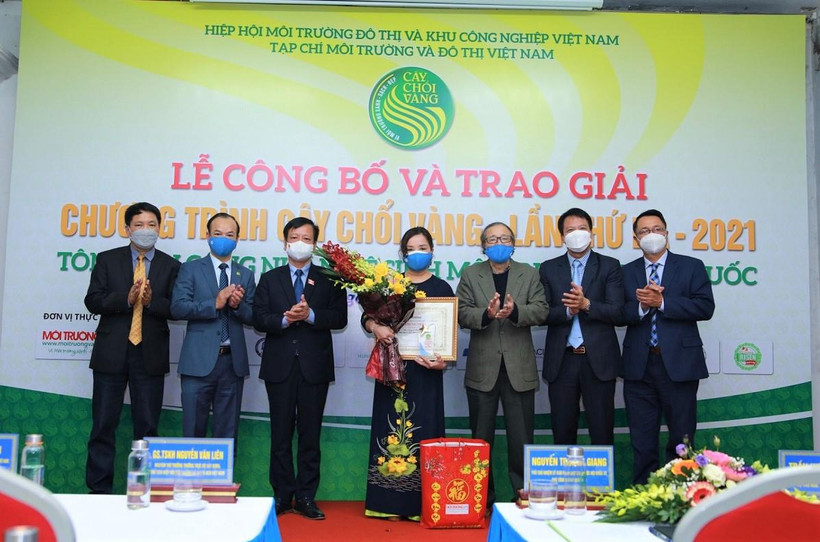 Giải thưởng lớn nhất của chương trình thuộc về chị Nguyễn Thị Thu Oanh thuộc Tổ môi trường số 8, Công ty TNHH MTV Môi trường đô thị Hà Nội. (Ảnh: PV/Vietnam+)