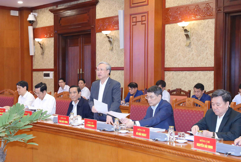 Đồng chí Trần Quốc Vượng, Ủy viên Bộ Chính trị, Thường trực Ban Bí thư chủ trì phiên họp. (Ảnh: Phương Hoa/TTXVN)