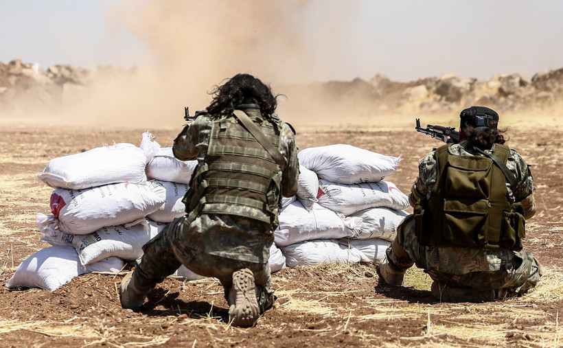 Các tay súng Syria ủng hộ Thổ Nhĩ Kỳ tham gia một cuộc tập trận gần thị trấn al-Rai, phía Bắc tỉnh Aleppo (Syria), giáp giới Thổ Nhĩ Kỳ ngày 24/7/2019. (Ảnh: AFP/TTXVN)