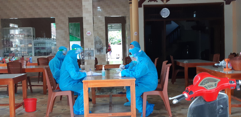 Trung tâm Kiểm soát bệnh tật tỉnh Thanh Hóa đã ra thông báo yêu cầu những trường hợp sử dụng dịch vụ của Nhà hàng Tuân Thịnh trong khoảng thời gian từ 19h30 ngày 22 đến 8 giờ ngày 24/4 chủ động khai báo y tế với chính quyền địa phương nơi gần nhất để được