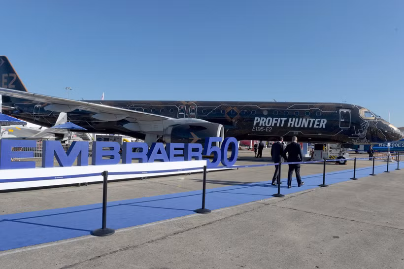 Biểu tượng Embraer tại Triển lãm hàng không Paris, Pháp, ngày 17/6/2019. (Ảnh: AFP/TTXVN)