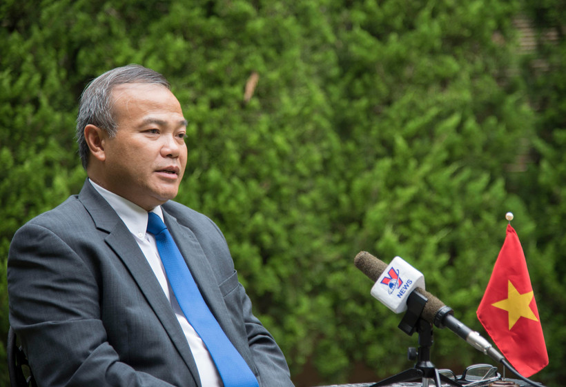 Đại sứ Việt Nam tại Nhật Bản Vũ Hồng Nam trả lời phỏng vấn TTXVN. (Ảnh: TTXVN)