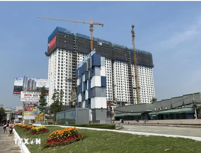 Dự án Roxana Plaza được xây dựng tại vị trí sát cổng chào Bình Dương, phường Vĩnh Phú, thành phố Thuận An. (Ảnh: TTXVN phát)
