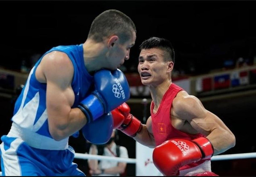 Tay đấm Nguyễn Văn Đương (phải) - một trong những hy vọng tranh vé dự Olympic 2024 của boxing Việt Nam. (Nguồn: Báo Thể thao & Văn hóa)