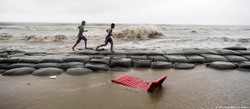 Bão Remal là cơn bão đầu tiên đổ bộ vào Bangladesh và Ấn Độ trong năm nay. (Ảnh: AP)