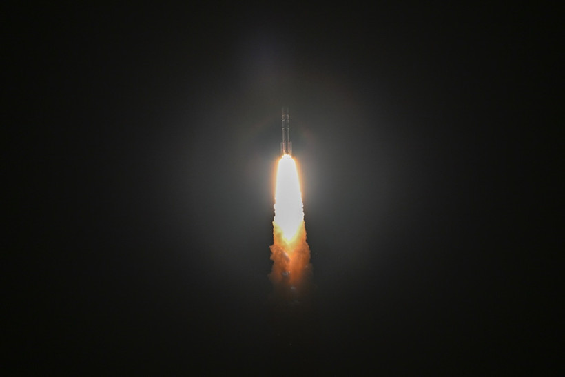 Tên lửa đẩy Vulcan Centaur mang theo tàu đổ bộ Mặt Trăng Peregrine rời bệ phóng tại Trạm Vũ trụ ở mũi Canaveral ở bang Florida, Mỹ, ngày 8/1/2024. (Ảnh: AFP/TTXVN)