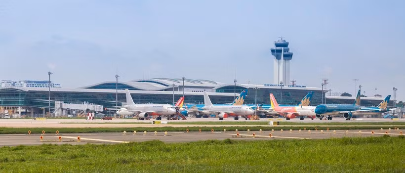Máy bay của các hãng hàng không tại sân bay Tân Sơn Nhất. (Ảnh: CTV/Vietnam+)