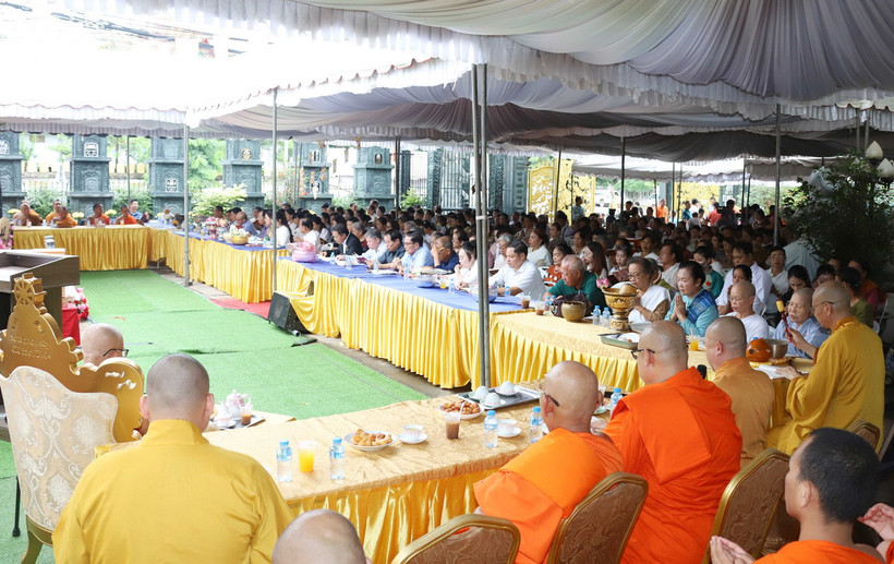 Đại lễ Vu Lan báo hiếu Phật lịch 2568 tại chùa Phật Tích thủ đô Vientiane. (Ảnh: Xuân Tú/TTXVN)