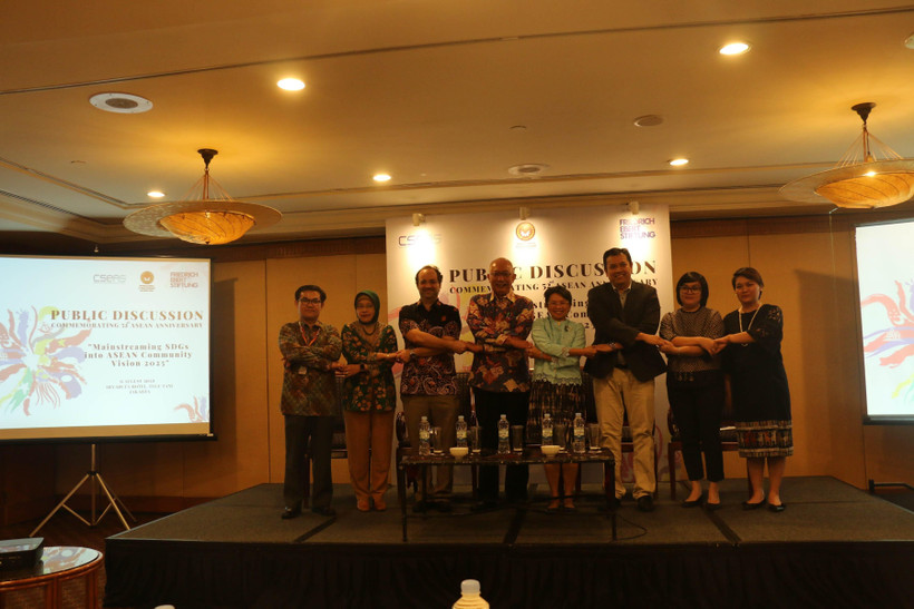 Các diễn giả tại diễn đàn. (Ảnh: Đỗ Quyên/TTXVN)