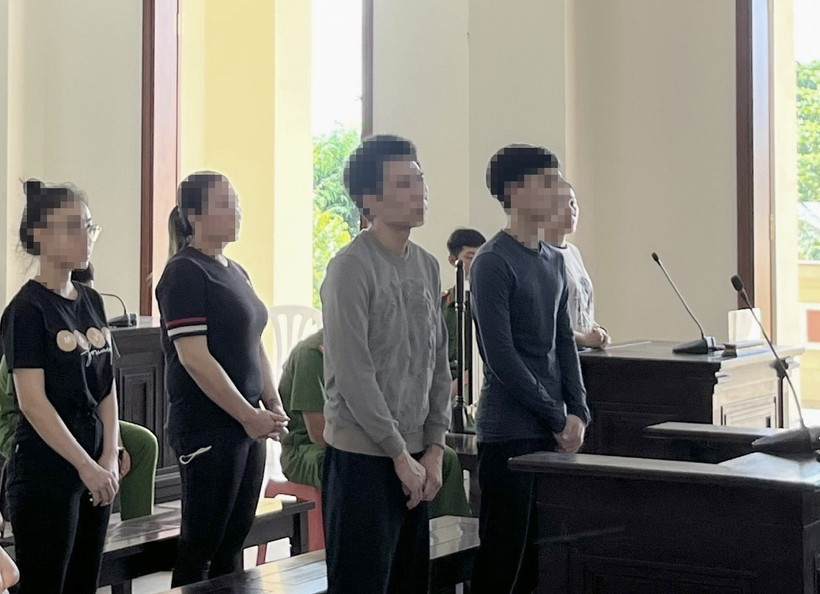 Các bị cáo tại phiên tòa sơ thẩm. (Ảnh: TTXVN phát)