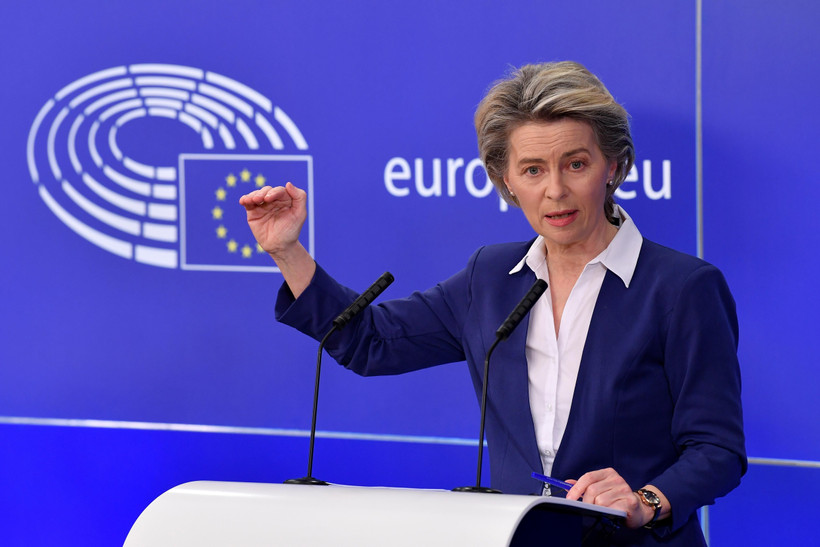 Chủ tịch EC Ursula von der Leyen phát biểu tại cuộc họp báo ở Brussels, Bỉ ngày 20/1/2021. (Ảnh: AFP/TTXVN)
