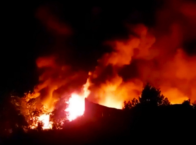 Vụ cháy xảy ra vào 0 giờ 15 rạng sáng 1/9 với mức độ rất phức tạp. (Ảnh: TTXVN phát)