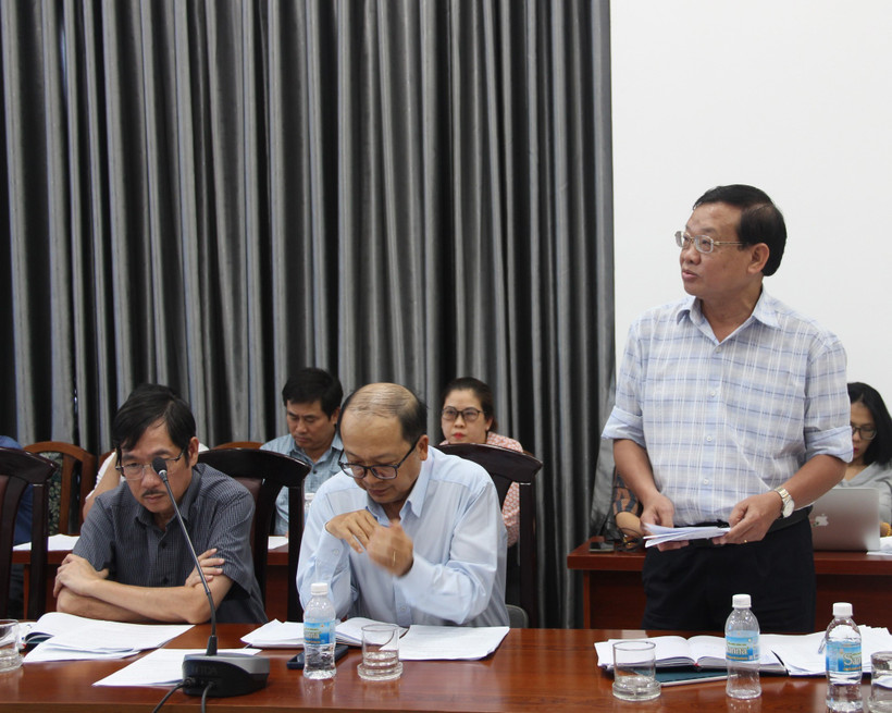 Ông Nguyễn Đình Thoan, Phó Giám đốc Sở Y tế tỉnh Khánh Hòa thông tin tại cuộc họp. (Ảnh: Phan Sáu/TTXVN)