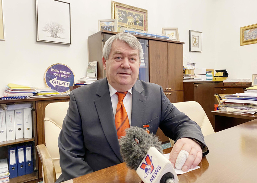 Phó Chủ tịch Thứ nhất Hạ viện Cộng hòa Séc, Chủ tịch Đảng Cộng sản Séc - Morava (KSČM) , Vojtech Fillip trả lời phỏng vấn của TTXVN. (Ảnh: Công Thuận/TTXVN)