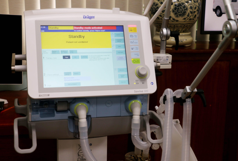 Máy thở Savina 300 Classic phục vụ công tác điều trị bệnh nhân mắc COVID-19. (Ảnh: Công Mạo-TTXVN)