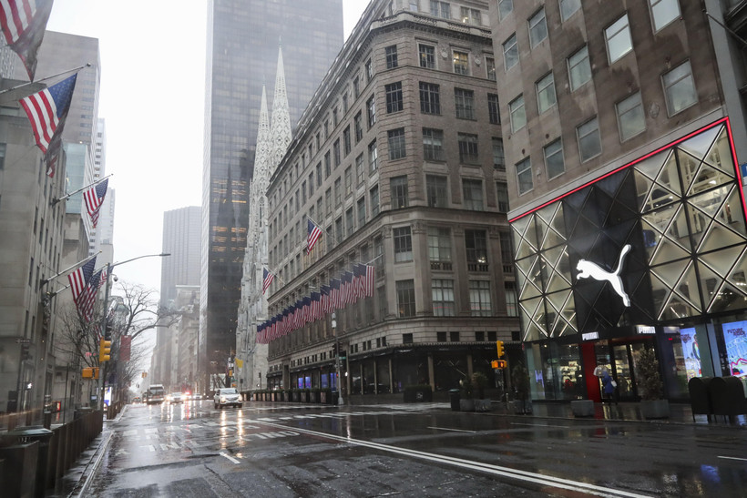 Cảnh vắng vẻ trên đường phố tại New York, Mỹ ngày 23/3/2020, trong bối cảnh dịch COVID-19 lan rộng. (Ảnh: THX/TTXVN)