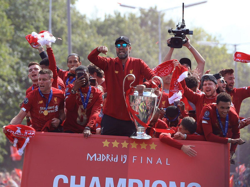 Klopp (giữa) đã trải qua năm 2019 thành công cùng Liverpool. (Nguồn: Mirror)