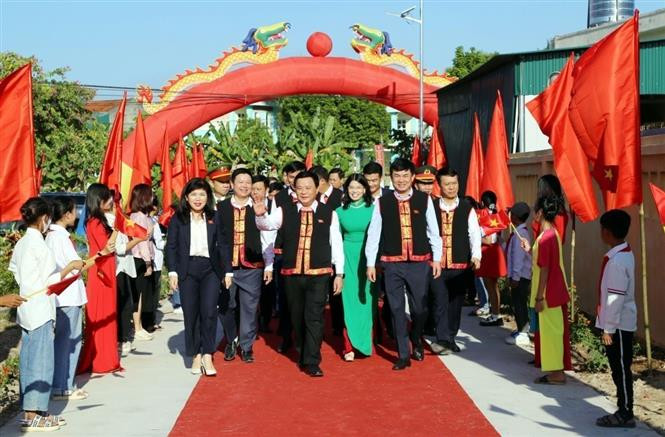 Ông Nguyễn Xuân Thắng dự Ngày hội Đại đoàn kết toàn dân tộc tại xã Quảng Tân, huyện Đầm Hà tỉnh Quảng Ninh. (Ảnh: TTXVN phát)