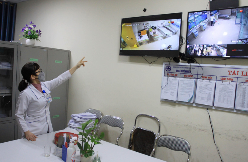 Bệnh nhân được cách ly theo dõi tại phòng 206, khoa truyền nhiễm Bệnh viện Đa khoa tỉnh Thái Bình. (Ảnh: Thế Duyệt/TTXVN)