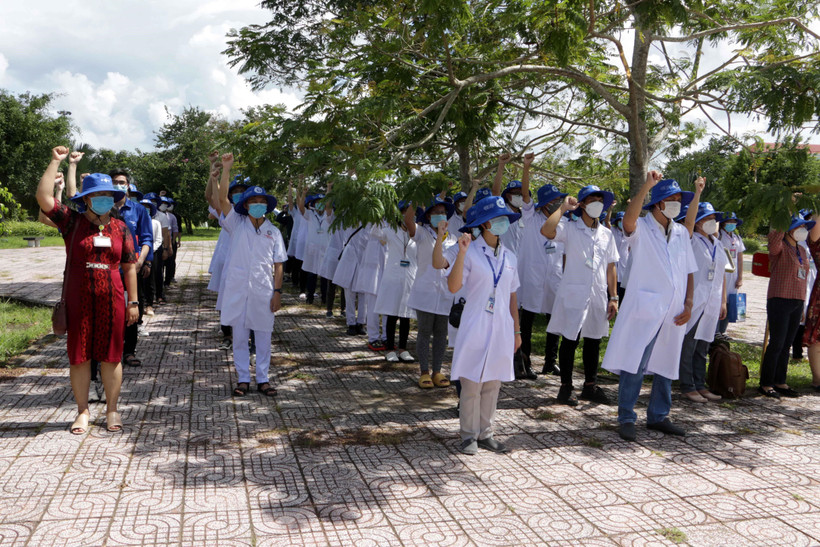 Đoàn cán bộ, sinh viên tình nguyện tham gia hỗ trợ phòng, chống dịch COVID-19 tại thành phố Hồ Chí Minh. (Ảnh: Trung Kiên/TTXVN)