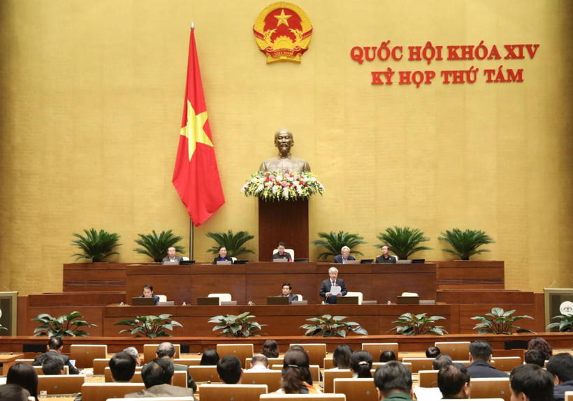 Thừa ủy quyền của Thủ tướng, Bộ trưởng, Chủ nhiệm Ủy ban Dân tộc Đỗ Văn Chiến phát biểu giải trình, làm rõ một số vấn đề đại biểu Quốc hội nêu. (Ảnh: Văn Điệp/TTXVN)