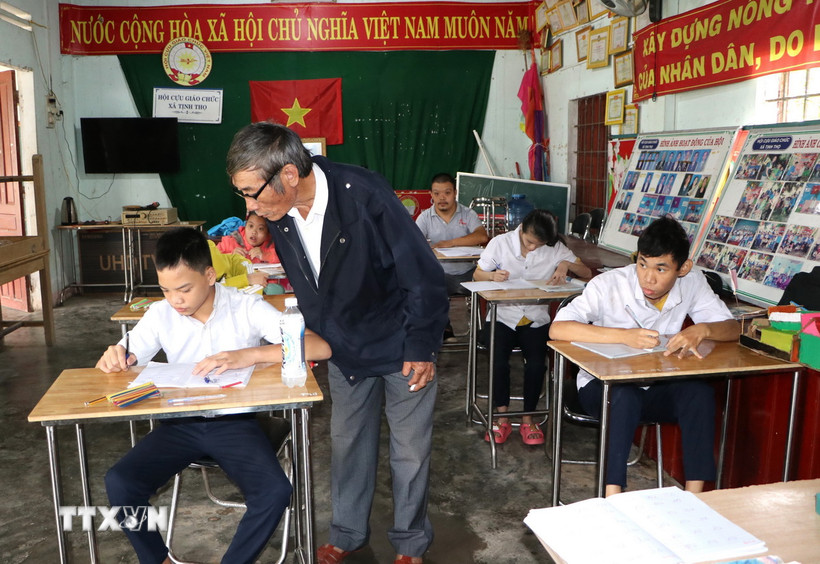 Việc quy hoạch hệ thống cơ sở giáo dục chuyên biệt đối với người khuyết tật nhằm đảm bảo cơ hội giáo dục cho người khuyết tật. (Ảnh: TTXVN)