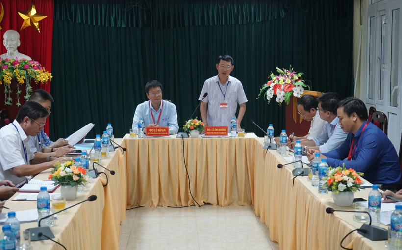 Phó Chủ tịch UBND tỉnh Bắc Giang Lê Ánh Dương, Trưởng Ban chỉ đạo thi THPT quốc gia tỉnh Bắc Giang phát biểu. (Ảnh: Tùng Lâm/TTXVN)