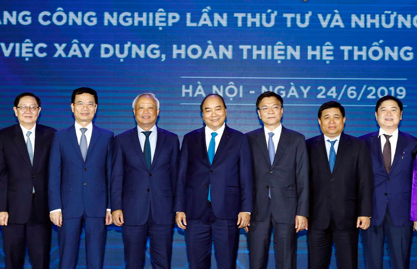 Thủ tướng Nguyễn Xuân Phúc với các đại biểu dự hội thảo. (Ảnh: Thống Nhất/TTXVN)