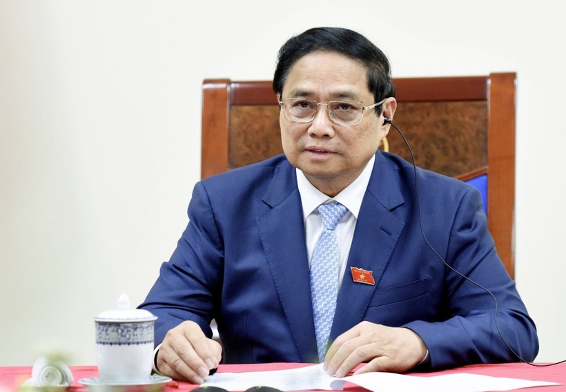 Thủ tướng Phạm Minh Chính điện đàm với Thủ tướng Singapore Lawrence Wong. (Ảnh: Dương Giang/TTXVN)