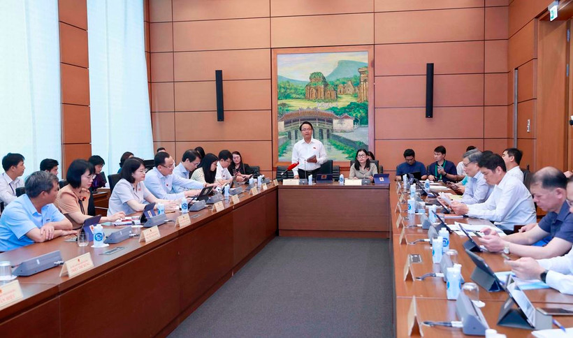 Đoàn đại biểu Quốc hội tham gia thảo luận ở tổ về tình hình thực hiện kế hoạch phát triển kinh tế-xã hội và ngân sách nhà nước năm 2022, những tháng đầu năm 2023 vào sáng 25/5. (Ảnh: Doãn Tấn/TTXVN)