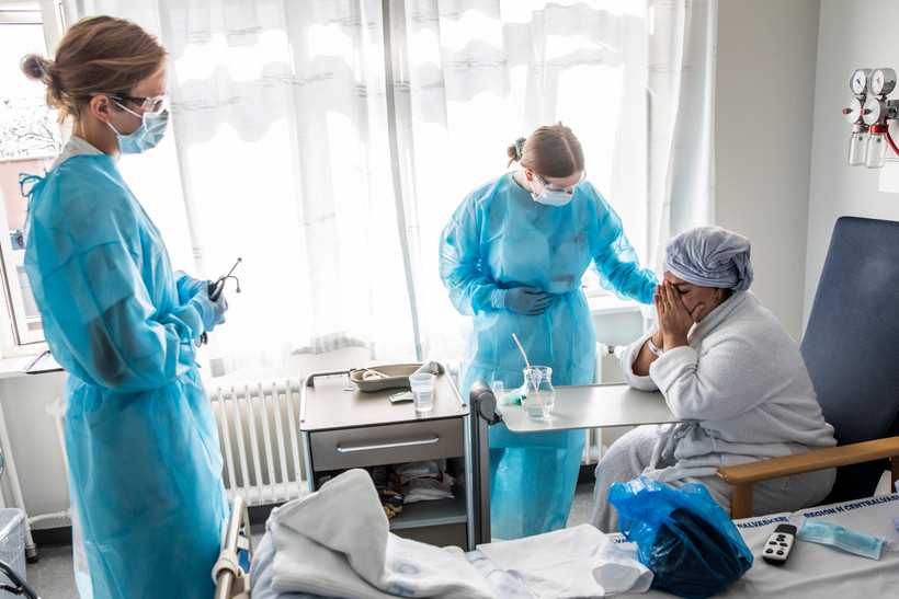 Bệnh nhân COVID-19 được điều trị tại bệnh viện ở Copenhagen, Đan Mạch, ngày 7/5/2020. (Ảnh: AFP/TTXVN)