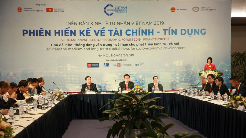 Hội thảo “Khơi thông dòng vốn trung - dài hạn cho phát triển kinh tế - xã hội,” ngày 2/5. (Ảnh: BKT/Vietnam+)
