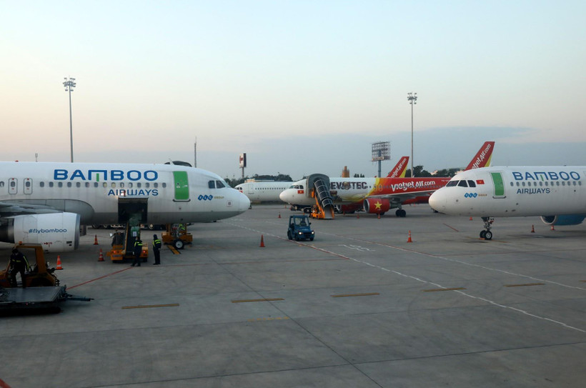 Máy bay của các hãng hàng không Việt Nam chuẩn bị đón khách tại sân bay Nội Bài. (Ảnh: Ngọc Hà/TTXVN)