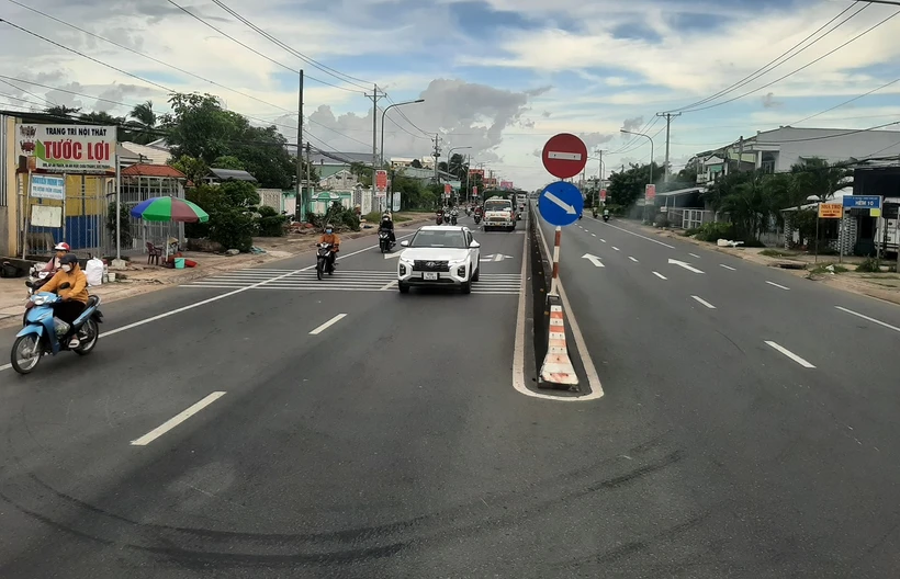 Phương tiện lưu thông trên một đoạn tuyến Quốc lộ qua địa bàn thành phố Cần Thơ. (Ảnh: Việt Hùng/Vietnam+)