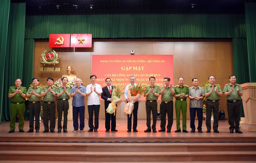 Tổng Bí thư, Chủ tịch nước Tô Lâm với các đại biểu. (Ảnh: TTXVN phát)