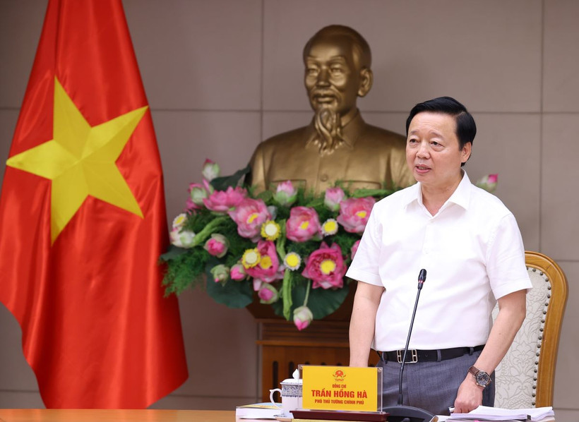 Phó Thủ tướng Trần Hồng Hà phát biểu chỉ đạo cuộc họp. (Ảnh: Văn Điệp/TTXVN)