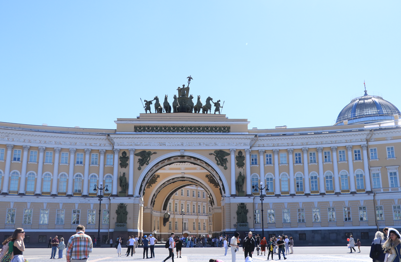 Quảng trường Cung điện Mùa Đông ở thành phố Saint Petersburg, Liên bang Nga. (Ảnh: Hùng Võ/Vietnam+)