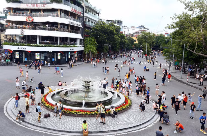 Phố đi bộ quanh hồ Hoàn Kiếm. (Ảnh: Danh Lam/TTXVN)
