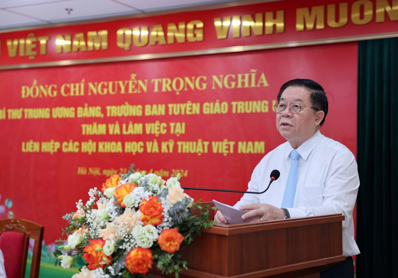 Trưởng Ban Tuyên giáo Trung ương Nguyễn Trọng Nghĩa phát biểu. (Ảnh: Thanh Tùng/TTXVN)