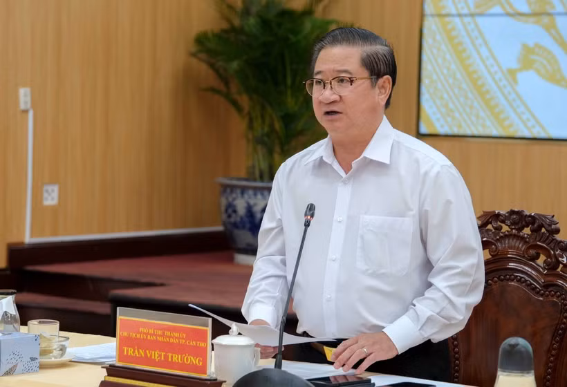 Chủ tịch UBND thành phố Cần Thơ Trần Việt Trường phát biểu tại hội nghị. (Ảnh: Thanh Liêm/TTXVN)