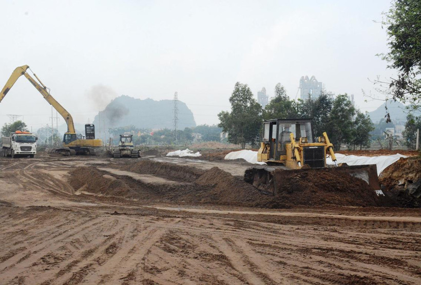 Một số dự án cao tốc Bắc-Nam đang thiếu nguồn vật liệu đất đắp dẫn tới ảnh hưởng tiến độ thi công của nhà thầu. (Ảnh: Việt Hùng/Vietnam+)