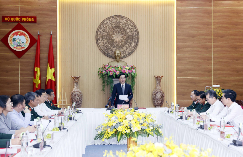 Chủ tịch nước Võ Văn Thưởng phát biểu tại buổi làm việc với lãnh đạo, cán bộ Bộ Tư lệnh Quân khu 5. (Ảnh: Thống Nhất/TTXVN)