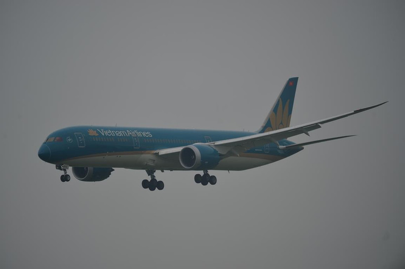 Sương mù dày đặc tại các tỉnh phía Bắc khiến nhiều chuyến bay phải chuyển hướng hạ cánh. (Ảnh: CTV/Vietnam+)