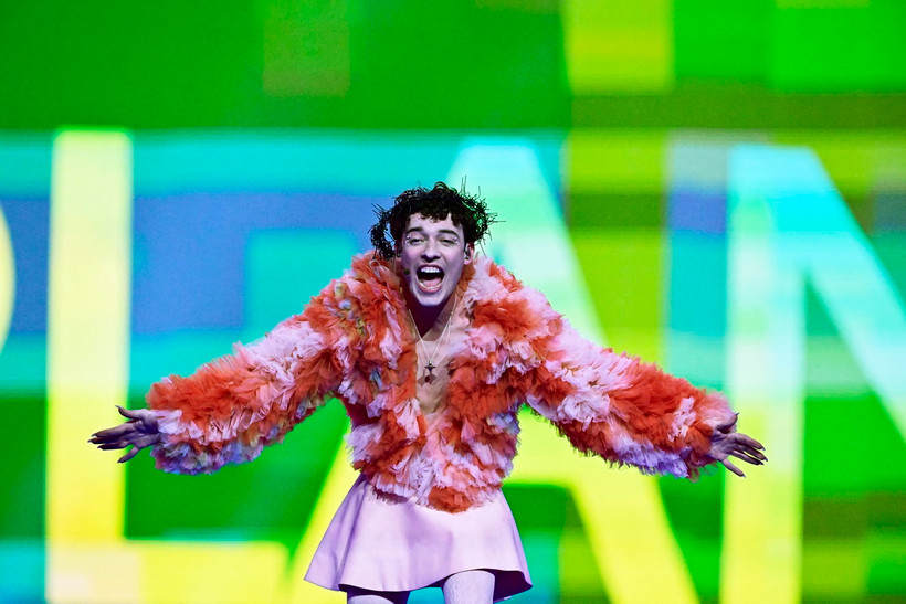 Ca sỹ người Thụy Sĩ Nemo giành chiến thắng trong Cuộc thi Eurovision 2024 với ca khúc “The Code” tại Malmo, Thụy Điển ngày 12/5/2024. (Ảnh: )AFP/TTXVN