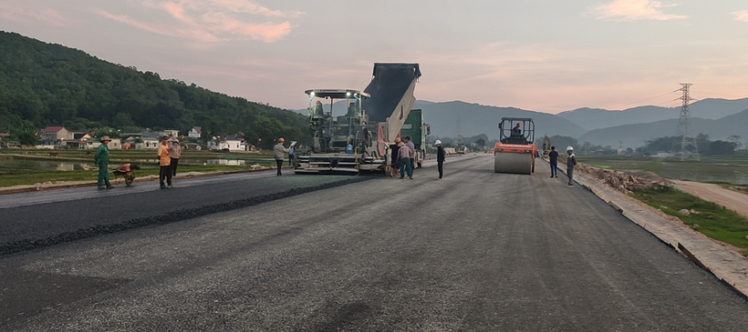 Bộ Giao thông Vận tải yêu cầu khẩn trương đẩy nhanh tiến độ thi công để hoàn thành kế hoạch giải ngân vốn đầu tư công năm 2023. (Ảnh: PV/Vietnam+)