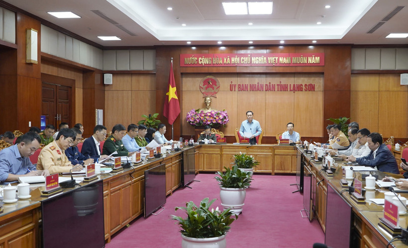 Chủ tịch Ủy ban Nhân dân tỉnh Lạng Sơn Hồ Tiến Thiệu, Trưởng Ban An toàn Giao thông tỉnh, phát biểu tại cuộc họp. (Ảnh: Quang Duy/TTXVN) 