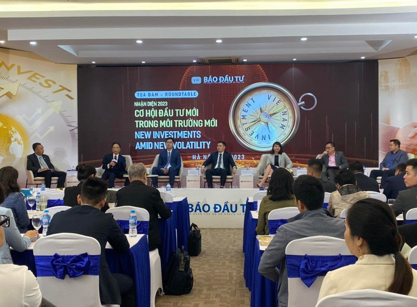 Toàn cảnh tọa đàm về Cơ hội đầu tư mới trong môi trường mới do Báo Đầu tư tổ chức ngày 7/2. (Ảnh: Vietnam+)